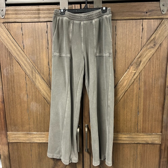 Aerie House Party High Rise Skater Athleisure Pant Festive Olive Size Medium - Picture 4 of 8